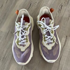 Sorel size 6.5 kinetic breakthru day lace sneakers